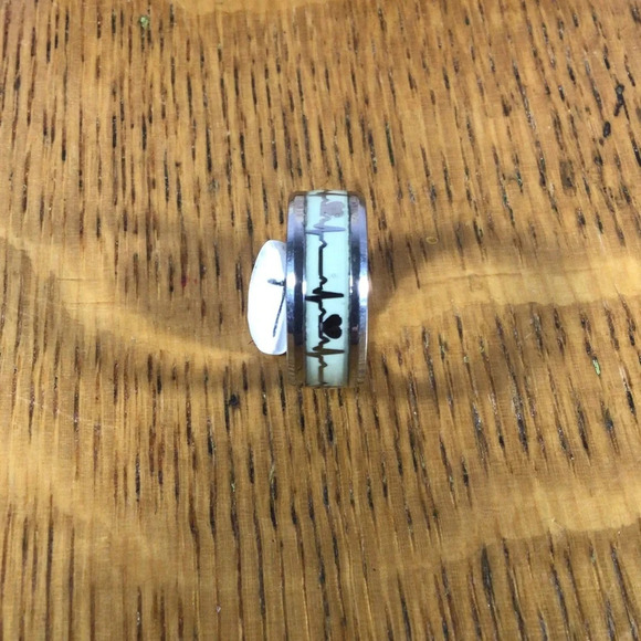 Glow In The Dark Stainless Steel Heartbeat Band Ring - Size 7 - Picture 6 of 6